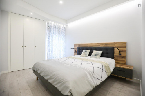 Amazing Ensuite double bedroom with balcony in a 3-bedroom apartment
