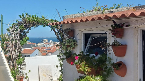 Wonderful double bedroom in Almada, close to Pragal train station