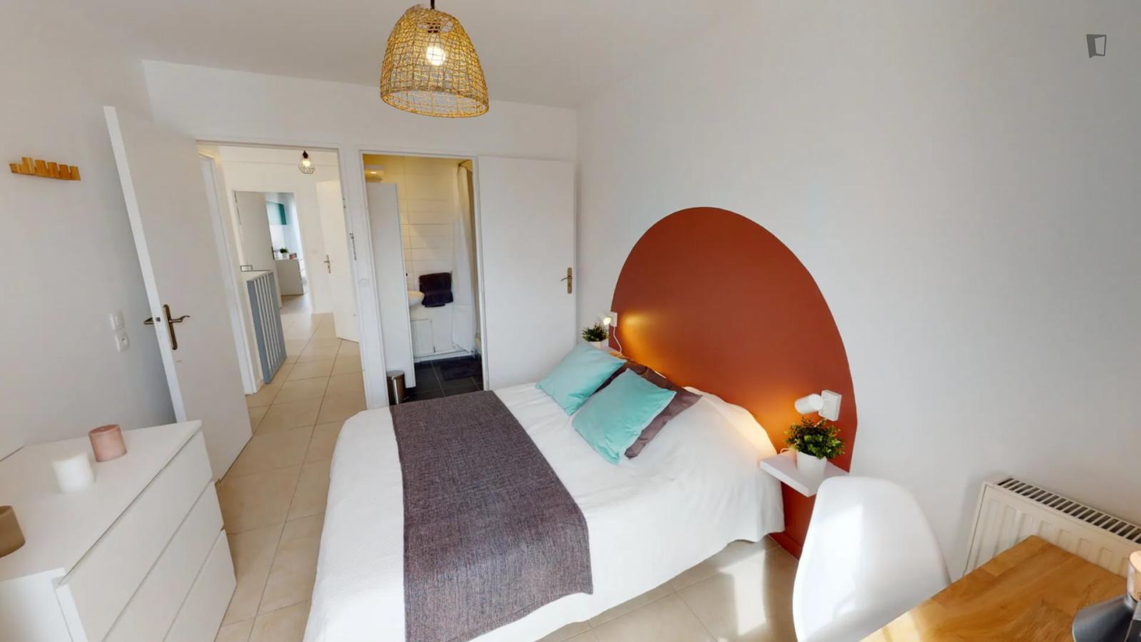  Cosy Double Ensuite Bedroom Near Paris La Défense Arena  -  Cosy double ensuite bedroom near Paris La Défense Arena  - Gallery -  1