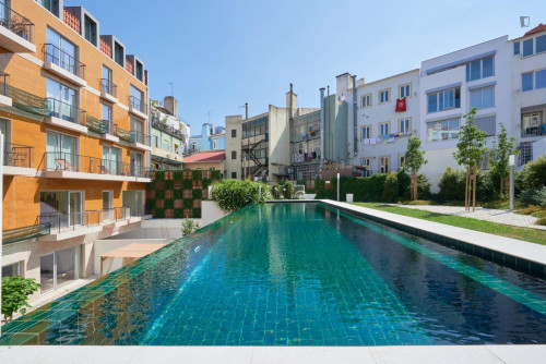 Sunny 1-bedroom apartment near Nova Faculdade de Ciências Médicas