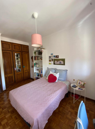 Very nice single bedroom in Odivelas
