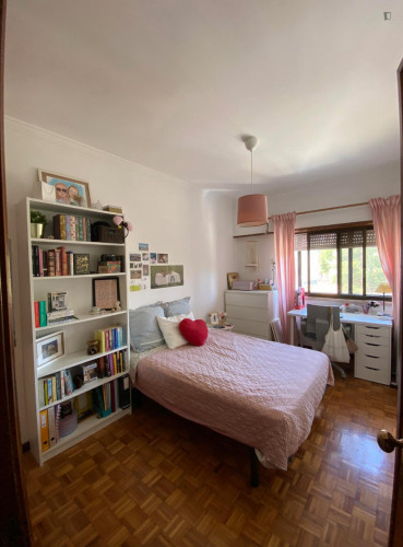 Very nice single bedroom in Odivelas