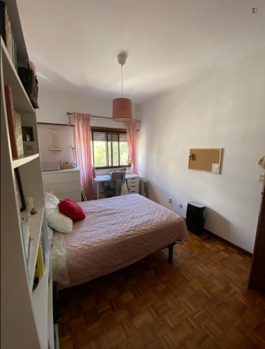 Very nice single bedroom in Odivelas