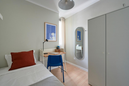 Bright single bedroom close to Anjos metro station