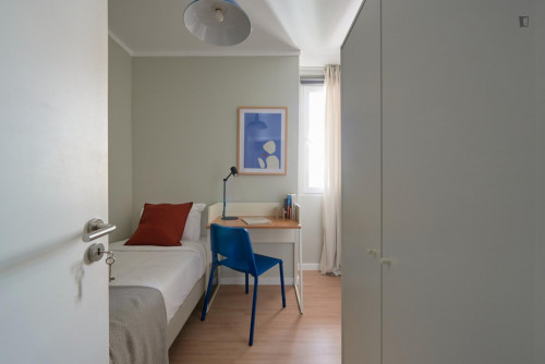 Bright single bedroom close to Anjos metro station