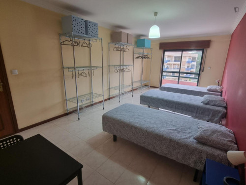 Single bedroom, with balcony, in 3-bedroom apartment