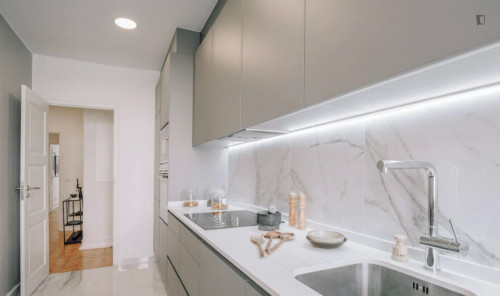 Appealing 3-bedroom apartment in Alvalade  - Gallery -  5