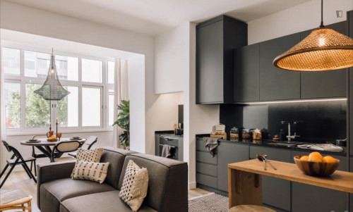 Charismatic 1-bedroom apartment close to Entrecampos train station