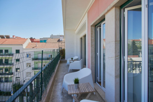 Formidable double bedroom in 9 bedroom apartment