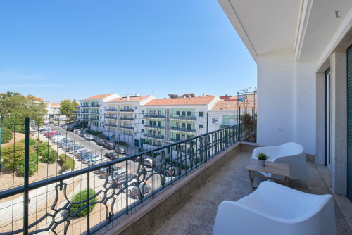 Formidable double bedroom in 9 bedroom apartment