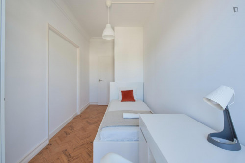 Great single bedroom with balcony in 9-bedroom apartment