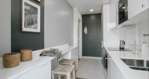 Bright 2-bedroom apartment near Alvalade metro station
