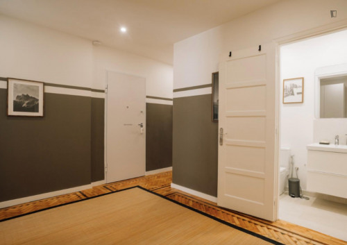 Bright 2-bedroom apartment near Alvalade metro station
