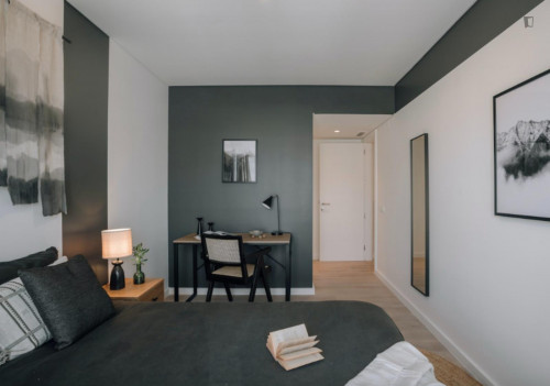 Elegant 2-bedroom apartment near Alcantara-Mar train station