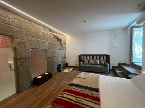 Spacious Double Bedroom ensuite close to Barragem de Vascoveiro