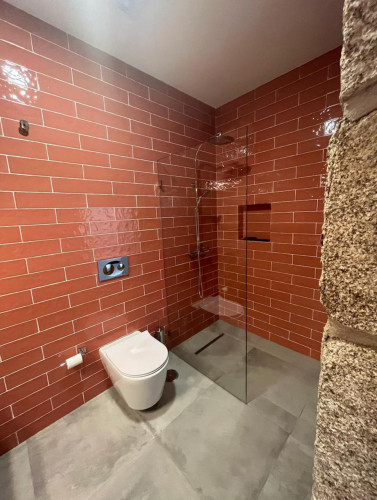 Spacious Double Bedroom ensuite close to Barragem de Vascoveiro