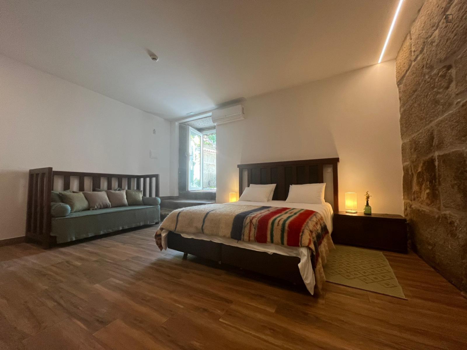  Spacious Double Bedroom Ensuite Close To Barragem De Vascoveiro  -  Spacious Double Bedroom ensuite close to Barragem de Vascoveiro  - Gallery -  1