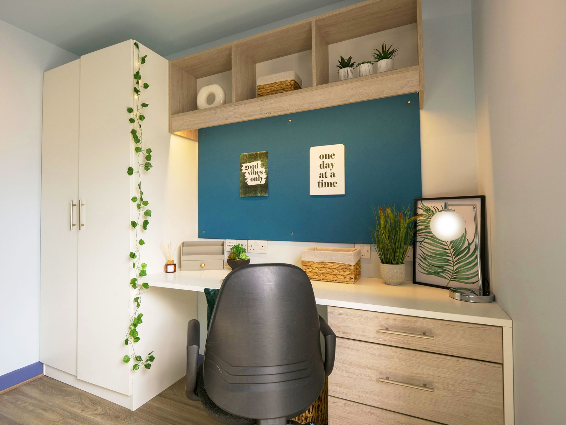 Classic Room - Bright House - Kingston - Gallery - 2