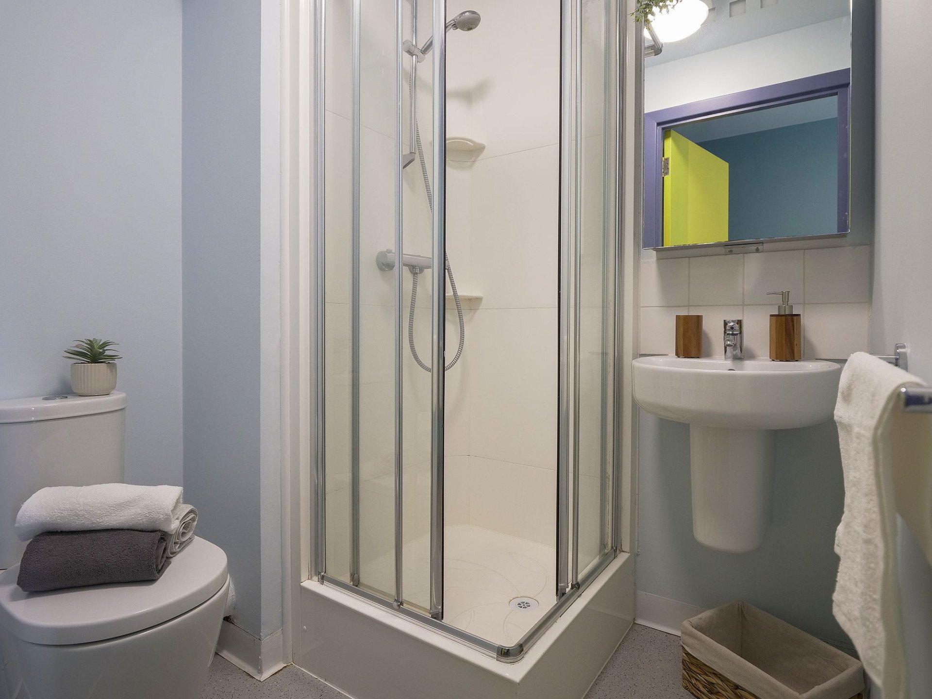 Classic Room - Bright House - Kingston - Gallery - 18