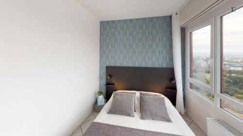 Bright double bedroom close to Paris Nanterre University