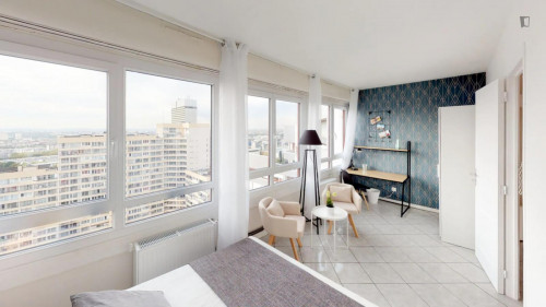 Bright double bedroom close to Paris Nanterre University