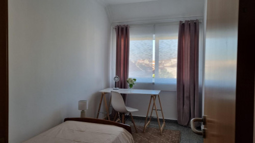 Cozy single bedroom next to Montijo Bus Station - TST Terminal