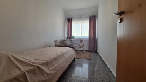Cozy single bedroom next to Montijo Bus Station - TST Terminal