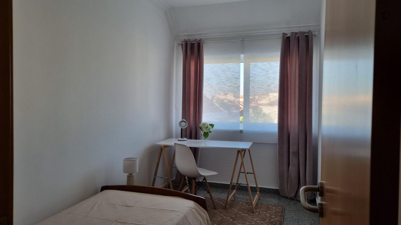 Cozy Single Bedroom Next To Montijo Bus Station - TST Terminal - Cozy single bedroom next to Montijo Bus Station - TST Terminal - Gallery - 1