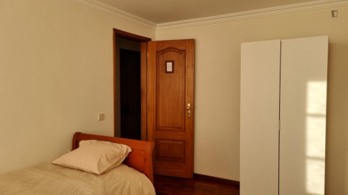 Vibrant single bedroom next to Montijo Bus Station - TST Terminal