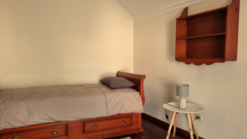 Spacious single bedroom next to Montijo Bus Station - TST Terminal
