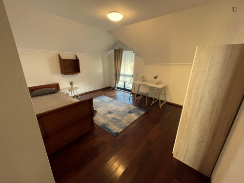 Spacious single bedroom next to Montijo Bus Station - TST Terminal