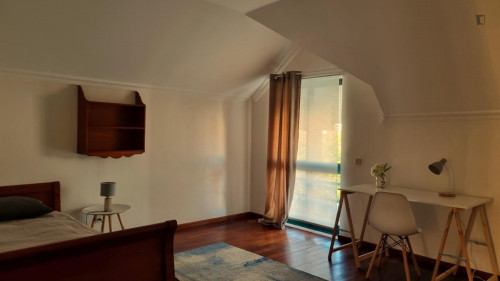 Spacious single bedroom next to Montijo Bus Station - TST Terminal