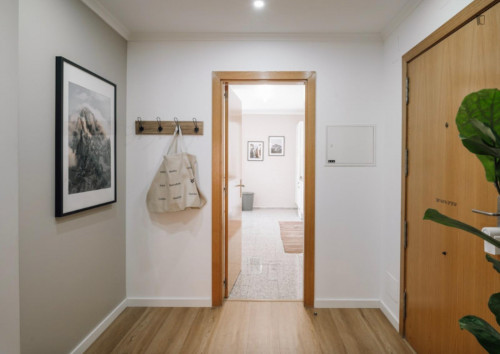 Inviting 2-bedroom apartment close to Arroios metro station