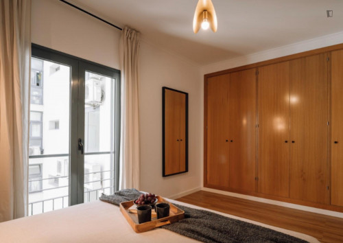 Inviting 2-bedroom apartment close to Arroios metro station