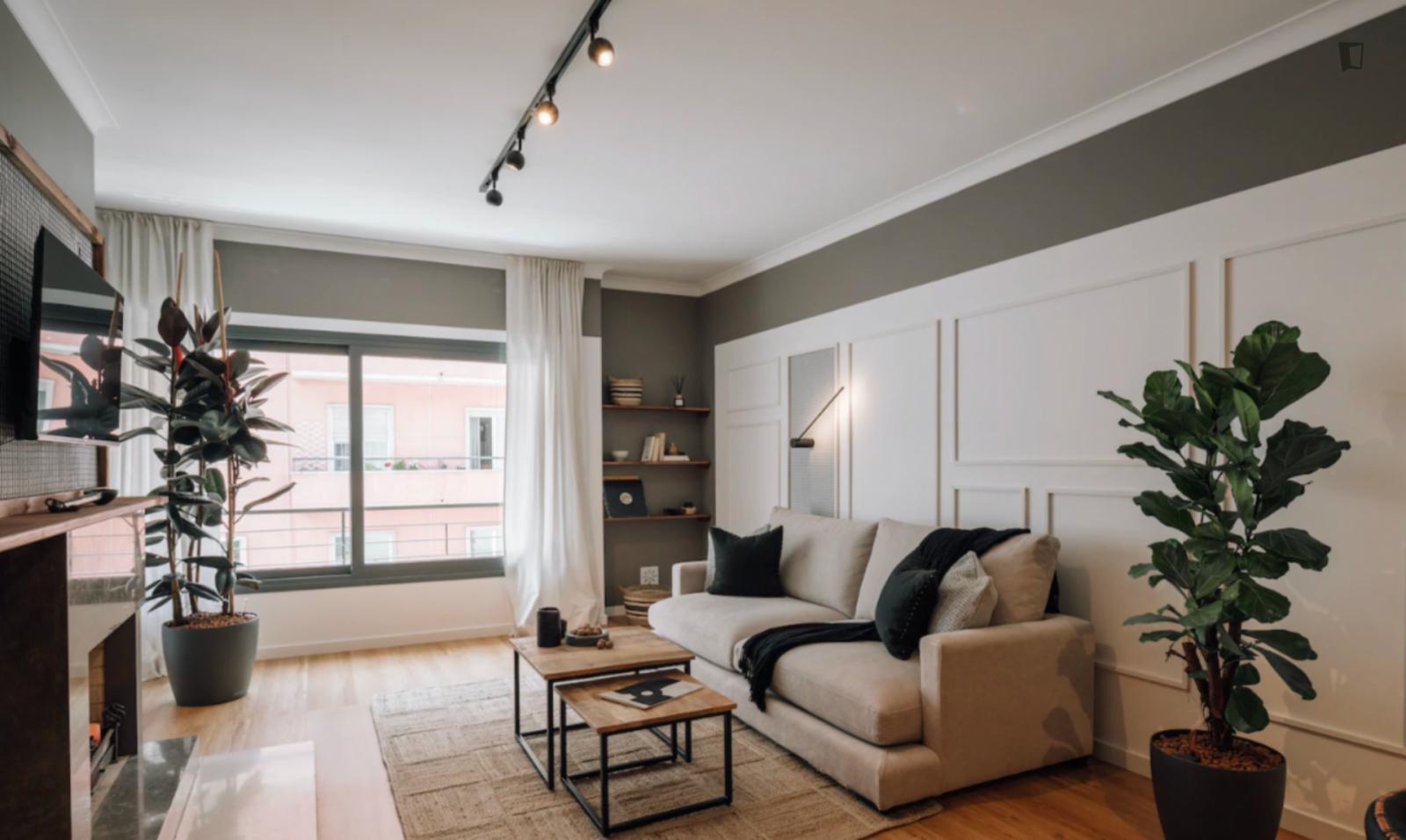  Inviting 2-Bedroom Apartment Close To Arroios Metro Station  -  Inviting 2-bedroom apartment close to Arroios metro station  - Gallery -  1