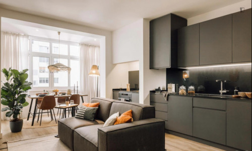 Snug 1-bedroom apartment near Centro Comercial do Campo Pequeno