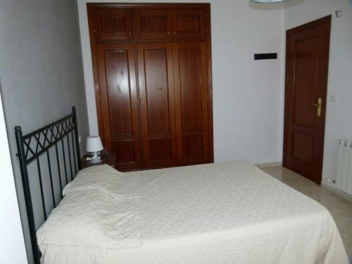 Comfy double bedroom in Granada close to Cerrillo de la Macarena tram station