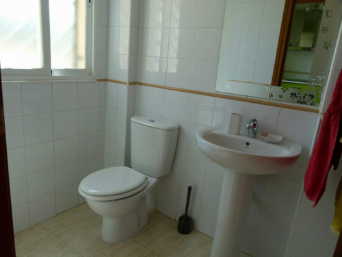 Comfy double bedroom in Granada close to Cerrillo de la Macarena tram station - Gallery - 5