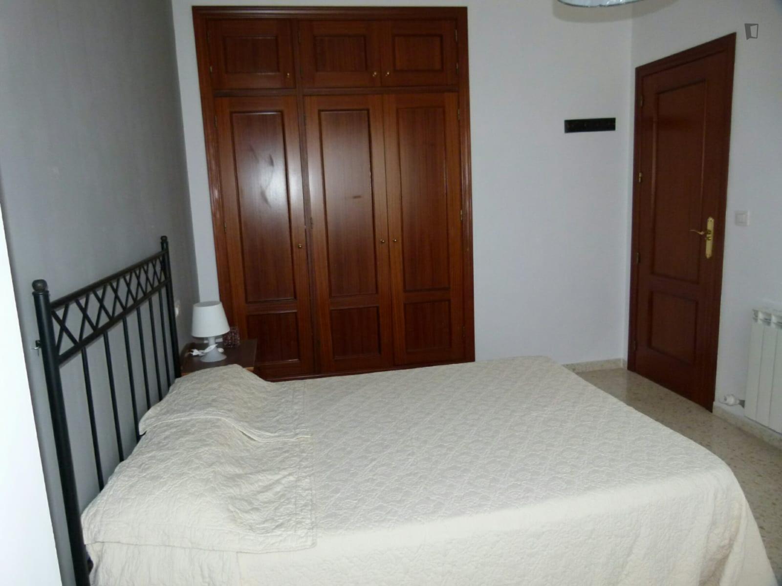 Comfy Double Bedroom In Granada Close To Cerrillo De La Macarena Tram Station - 1