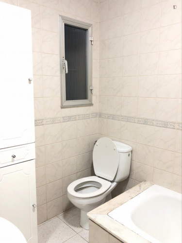 Single bedroom in 5-bedroom house