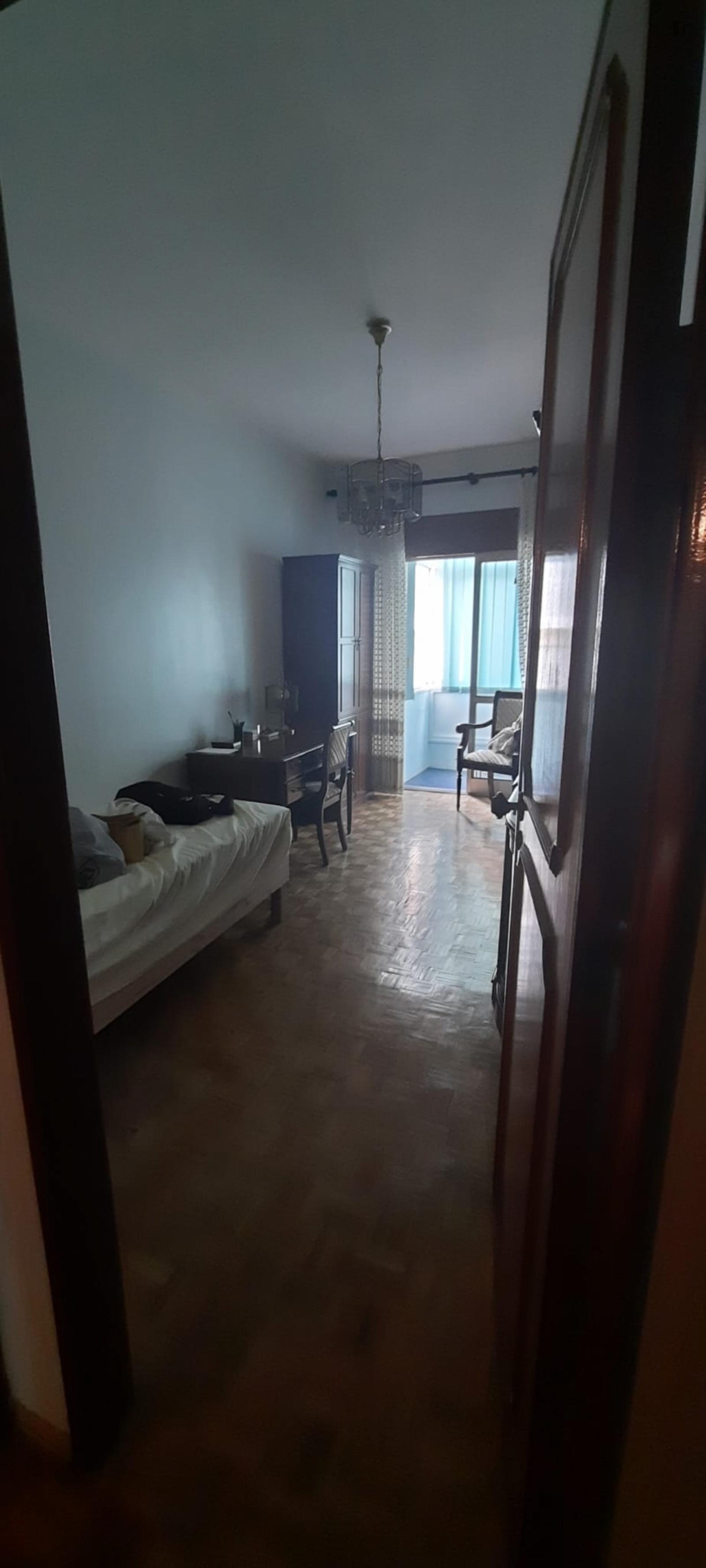  Nice Single Bedroom Next To Mercado De Campo De Ourique  -  Nice Single Bedroom next to Mercado de Campo de Ourique  - Gallery -  1