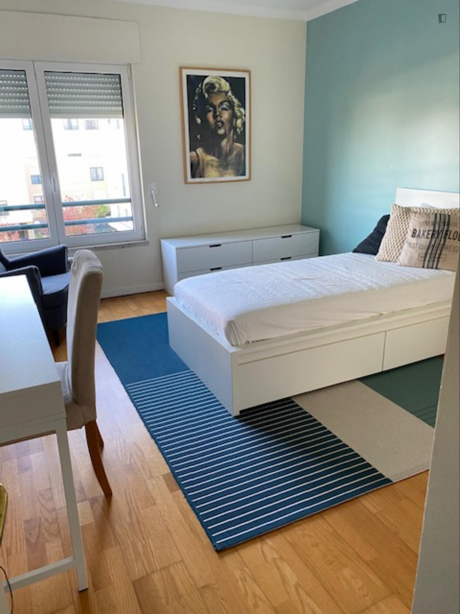 Sunny Single Bedroom In Quinta Das Conchas - 1