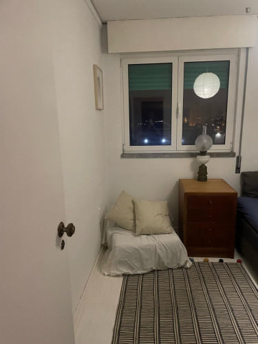 Cosy double bedroom in trendy Carcavelos