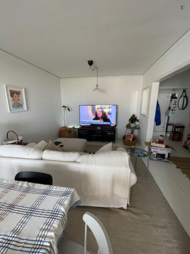 Cosy double bedroom in trendy Carcavelos