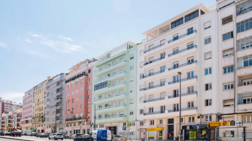 Splendid 3-bedroom apartment in the vibrant Alvalade neighbourhood