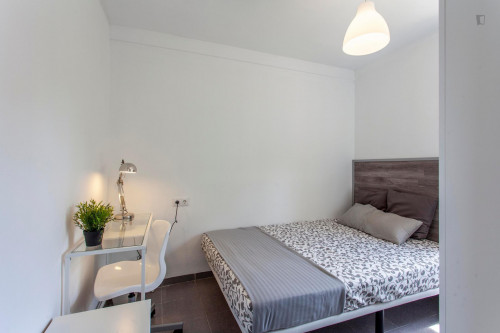 Beautiful double bedroom close to Instituto de Biomecánica de Valencia