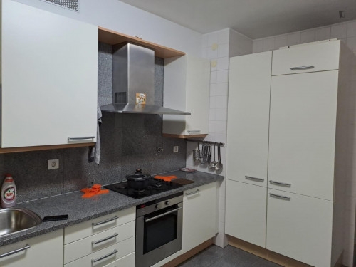 Nice single bedroom with private toilet next to Lumiar metro station