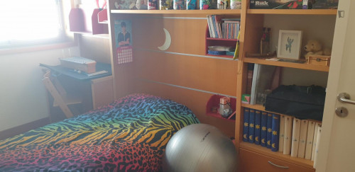 Nice single bedroom with private toilet next to Lumiar metro station