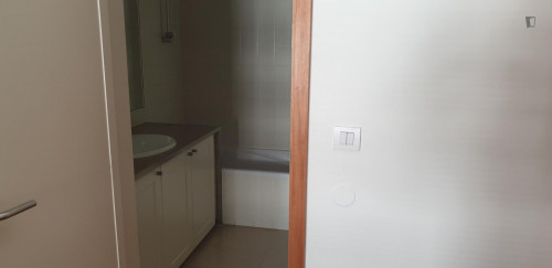 Nice single bedroom with private toilet next to Lumiar metro station - Gallery - 6