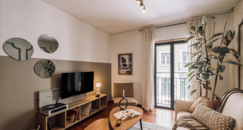 Inviting 2-bedroom apartment in the charming neighbourhood of Estrela